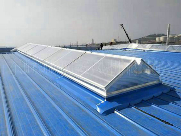 盧班說(shuō)說(shuō)廠房三角型消防排煙天窗的特點(diǎn)及設(shè)計(jì)要求都有哪些